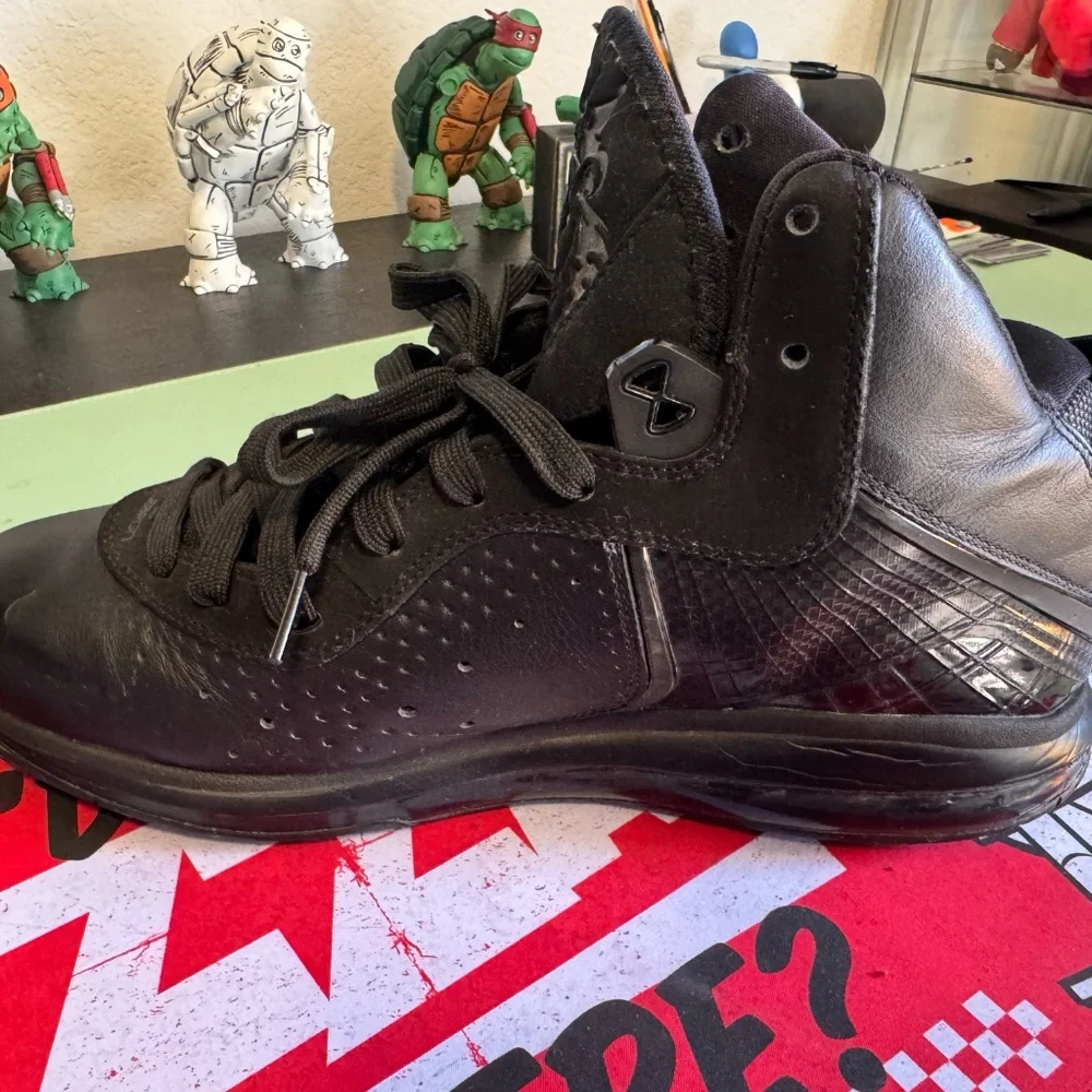 Nike LeBron 8 ‘Blackout’ – 2010 Miami Heat Era, All Business, No Distractions - Picture 4 of 6